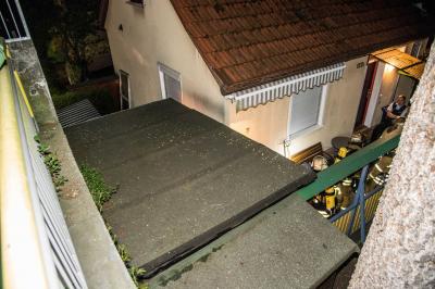 Esslingen-Waeldenbronn: Brand in Gartenhuette